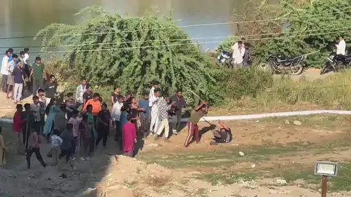 4 student beaten up
