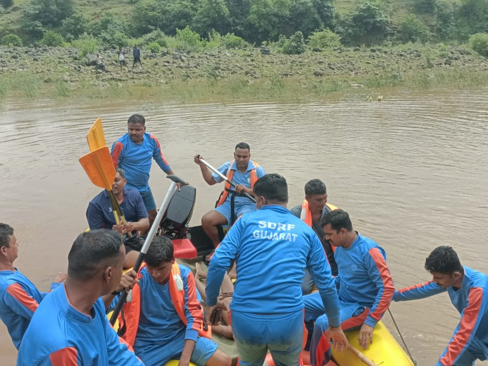 dediyapada two tribe boys die in river