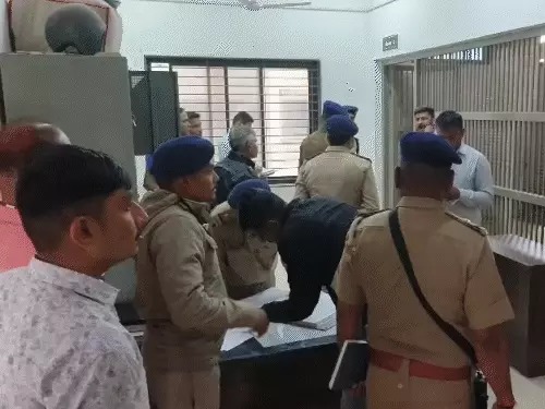 suicide in police lockup in Vadodara
