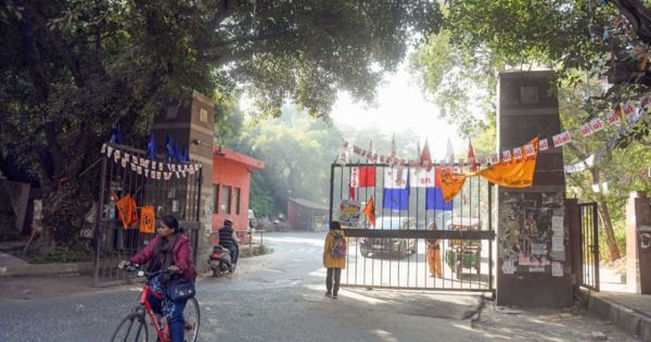JNU students take to the streets