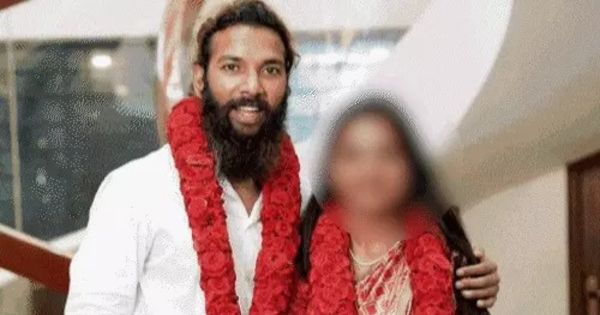 Kumbh viral girl Monalisa