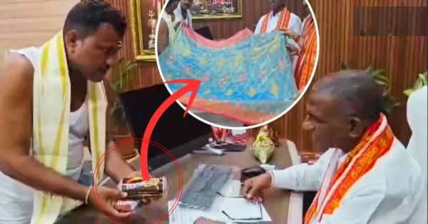 Weaver creates a saree